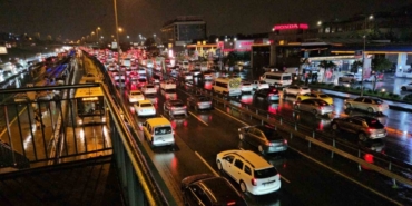 İstanbul’da yağışın da etkisiyle trafik durma noktasına geldi