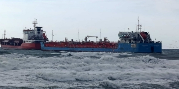 İstanbul’un Florya açıklarında Azerbaycan ve Türk bandrallı iki tankerden acil durum çağrısı geldi. Olay yerine kurtarma ekiplerinin sevk edildiği öğrenildi.