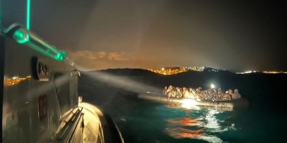 İzmir açıklarında 68 düzensiz göçmen kurtarıldı