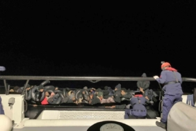 İzmir açıklarında göçmen mesaisi: 44 yakalama, 18 kurtarma