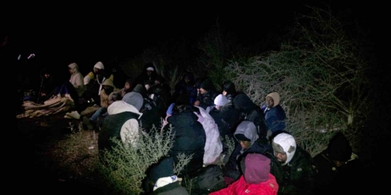 İzmir’de SİHA ve radar destekli operasyon: 79 düzensiz göçmen yakalandı