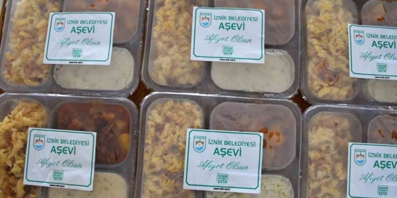 İznik Belediyesi’nden 365 gün sıcak yemek desteği