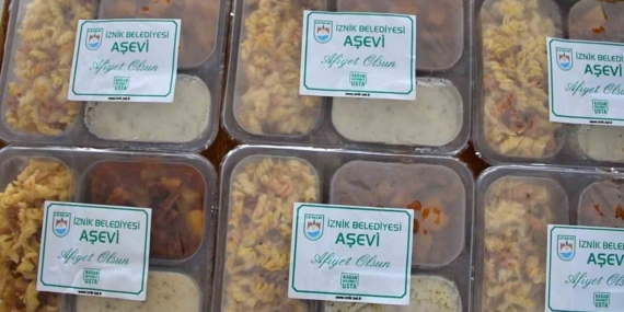 İznik Belediyesi’nden 365 gün sıcak yemek desteği