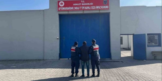 Jandarma çeşitli suçlardan hapis cezası ile aranan şahsı yakaladı