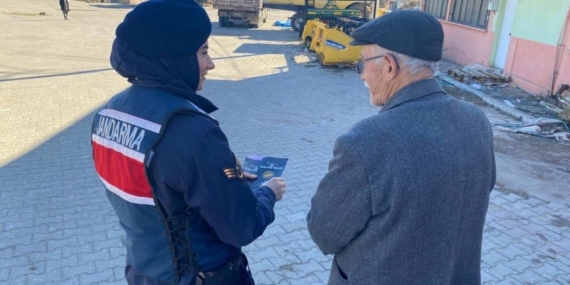 Jandarma kadına şiddetle mücadelede bilgilendirme faaliyetlerini sürdürüyor