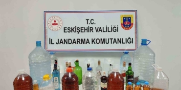 Jandarma satışa hazırlanan 78 litre kaçak alkolü ele geçirdi, 1 kişi yakalandı
