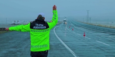 Jandarma trafik ekiplerinden kış lastiği denetimi