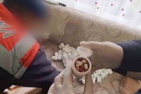 Jandarmanın adım adım takip ettiği uyuşturucu tacirinin evine operasyon: Binlerce hap ele geçirildi