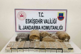 Kaçak tütün ve cep telefonu satmak isteyen şahısları jandarma yakaladı