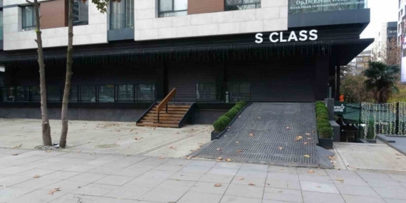 Kadıköy’de lüks oto galerisi boşaltıldı: 11 milyar TL’lik vurgun iddiası