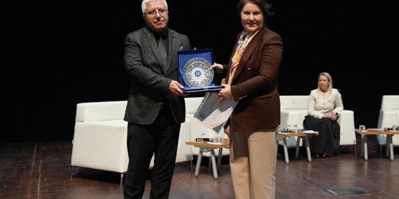 "Kadın Liderliği ve Anadolu’nun Geleceği" Uşak Üniversitesi’nde ele alındı