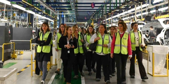 Kadının Güçlenmesi Bursa Platformu üyeleri, Oyak Renault’da buluştu