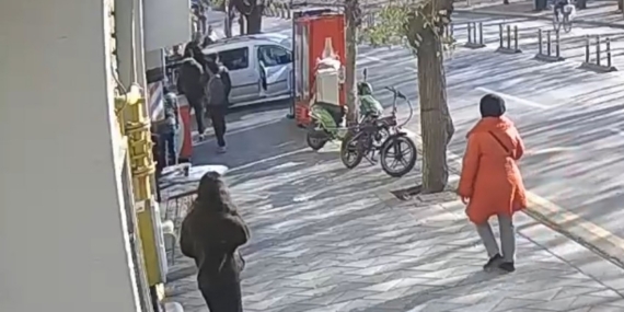 Kadınlar arasında çıkan kavga kameraya yansıdı