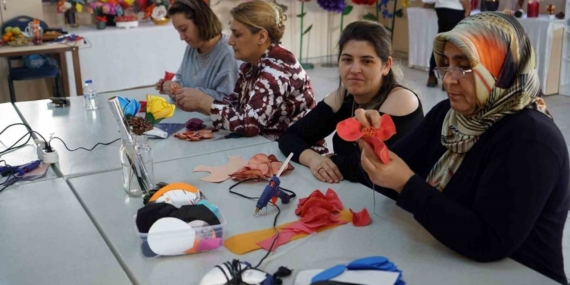 Kadınlar büyükşehir belediyesinin atölyelerinde meslek öğreniyor