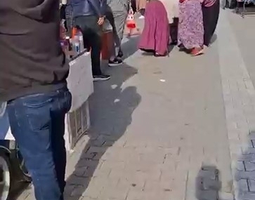 Kadınlar saç başa kavgaya tutuştu: O anlar kamerada