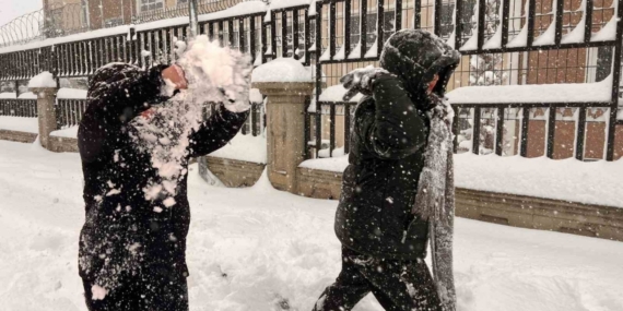 Kahramanmaraş güne karla uyandı: En çok sevinen çocuklar oldu