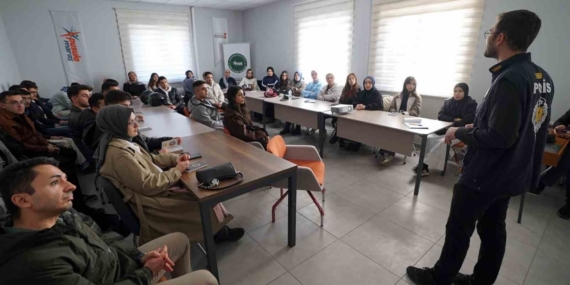 Kahramanmaraş’ta ’Pusula Maraş’tan farkındalık semineri