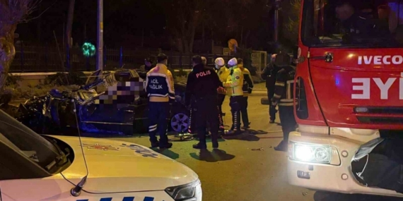 Kaldırıma çarpan otomobil 200 metre savruldu: 1 ölü, 1 ağır yaralı