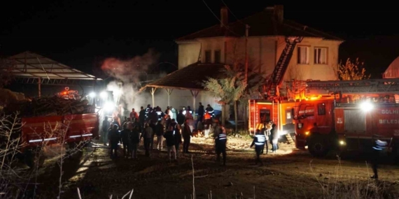 Kalorifer kazanı patladı, yangın çıkan ev kullanılamaz hale geldi