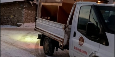 Kar ve don riskine karşı belediye ekipleri gece boyunca sahadaydı