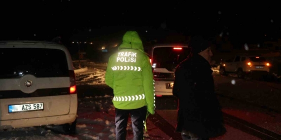 Kar ve tipi nedeniyle Sakaltutan, Kızıldağ ve Ahmediye Geçitlerinde yol ulaşıma kapandı