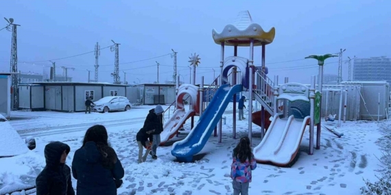 Kar yağışı Hatay’ı beyaza bürüdü, 2 ilçede okullar tatil edildi