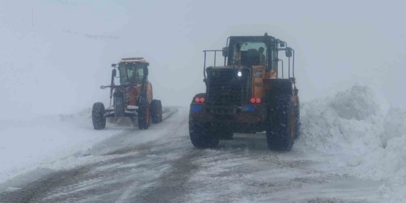 Karabet Geçidi’nde kar temizleme çalışması devam ediyor