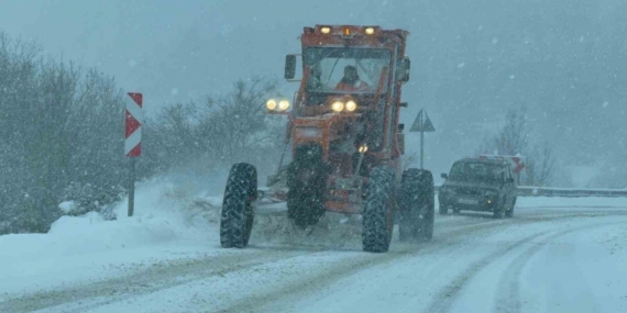 Karabük-Bartın kara yolunda kar nedeniyle tırların geçişine izin verilmiyor