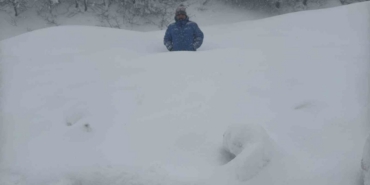 Karabük-Bartın yolunda kar kalınlığı 1,5 metreyi aştı