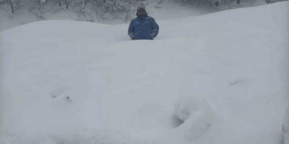 Karabük-Bartın yolunda kar kalınlığı 1,5 metreyi aştı