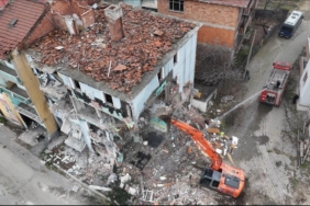 Karabük’te doğal gaz patlaması sonrası hasar gören bina 3 yıl sonra yıkılıyor