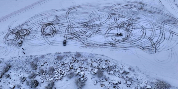 Karabük’te sürücüler karın tadını drift atarak çıkardı