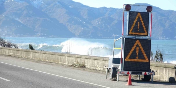 Karadeniz Sahil Yolu’nda dalga ve fırtına alarmı