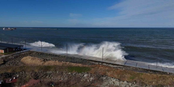 Karadeniz’de dalgalar havadan görüntülendi