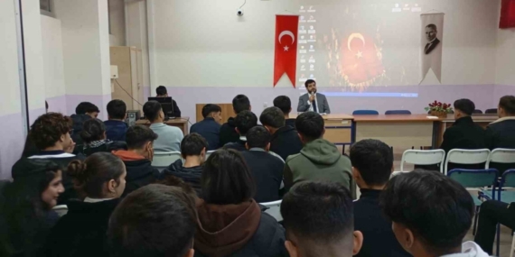 Karakoçan’da öğrencilere konferans