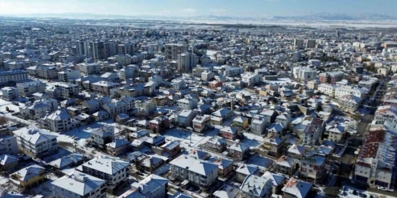 Karaman, mevsimin ilk karıyla beyaza büründü