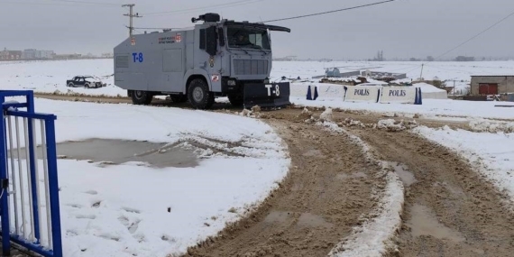 Kardan kapanan yolu TOMA açtı