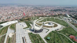 Karesi’de birleştirilmiş dükkanlardaki ruhsat krizi