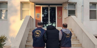 Kargo kutusundan muz çıktı: 127 yıl hapis cezası bulunan dolandırıcı yakalandı