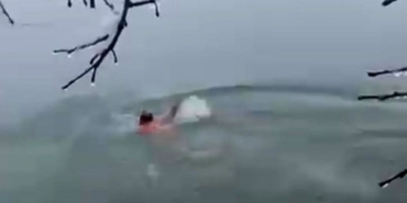 Karlı havada Dicle Nehri’ne daldı