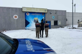 Kars’ta 15 yıl hapis cezasıyla aranan şahıs yakalandı