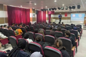 Kars’ta öğrencilere polislik mesleği anlatıldı