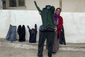 Kars’ta Sibirya soğukları: Dışarıya asılan çamaşırlar dakikalar içinde dondu