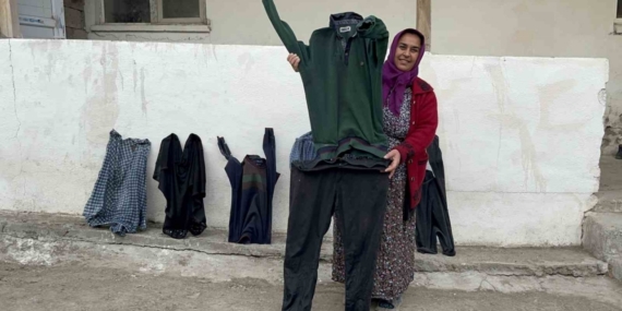 Kars’ta Sibirya soğukları: Dışarıya asılan çamaşırlar dakikalar içinde dondu