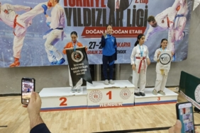 Kartepe Belediyespor karatecileri Sakarya’dan 9 madalyayla döndü