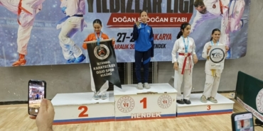 Kartepe Belediyespor karatecileri Sakarya’dan 9 madalyayla döndü