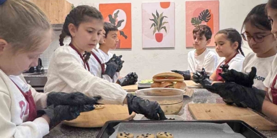 Kartepe’deki ilkokulda "Türkiye Yüzyılı Maarif Modeli" ile çok yönlü eğitim