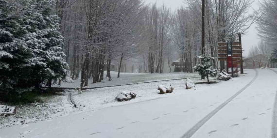 Kartepe’ye lapa lapa kar yağıyor