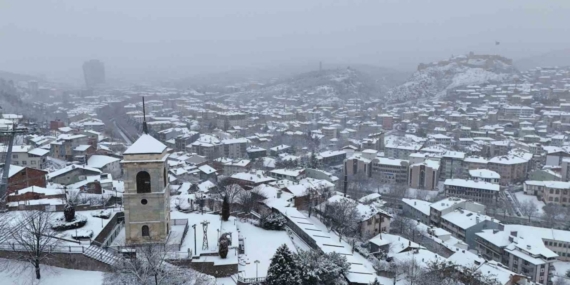 Kastamonu beyaza büründü: Kent merkezinde ortaya kartpostallık görüntüler çıktı
