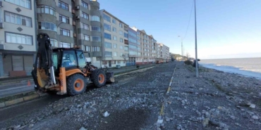 Kastamonu’da dev dalgalar sahillere zarar verdi